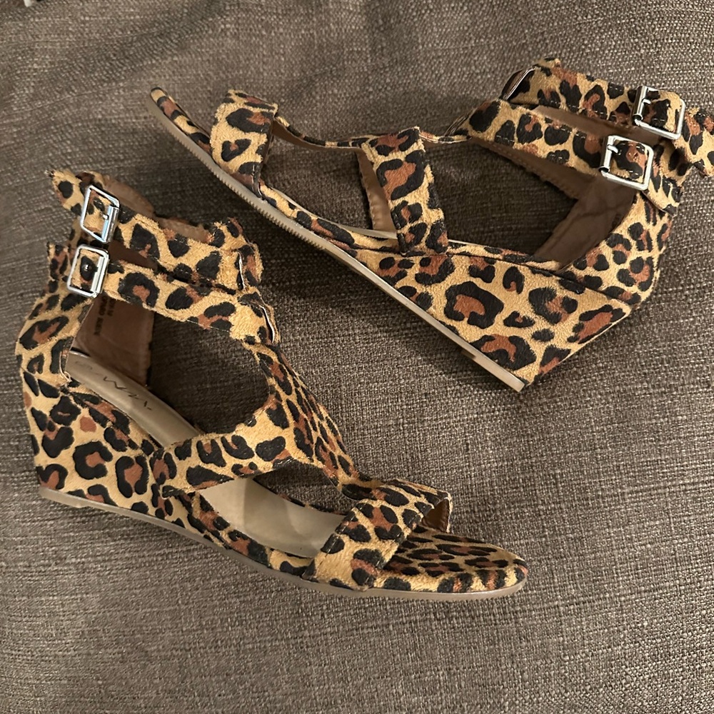 ANNA Lindy leopard wedge sandal. New size 8.5